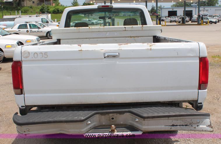 image for item H5024 1995 Ford F150 XL pickup truck