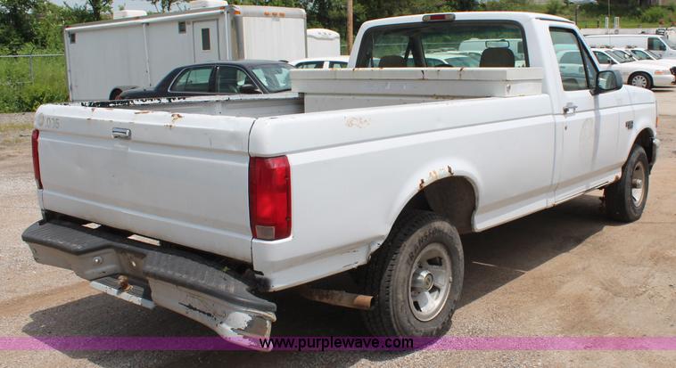 image for item H5024 1995 Ford F150 XL pickup truck