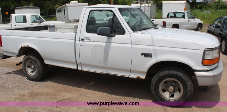 image for item H5024 1995 Ford F150 XL pickup truck