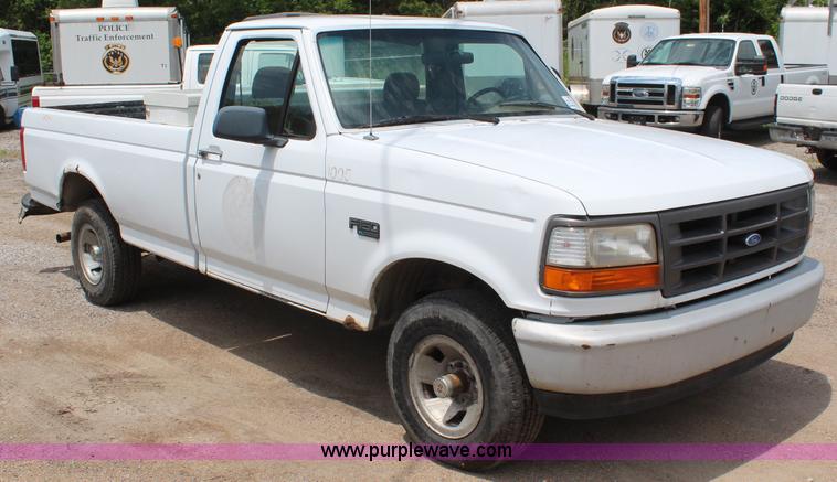 image for item H5024 1995 Ford F150 XL pickup truck