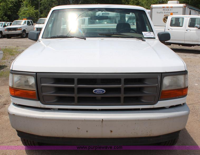 image for item H5024 1995 Ford F150 XL pickup truck