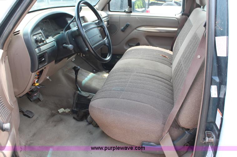 image for item H5024 1995 Ford F150 XL pickup truck