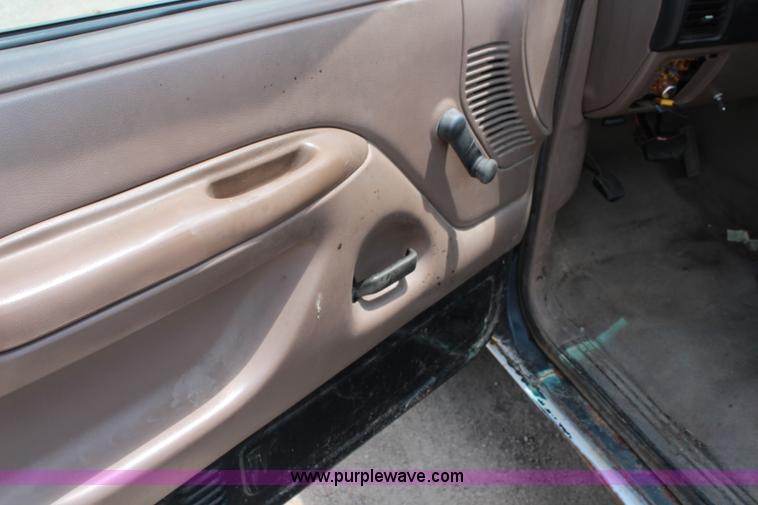 image for item H5024 1995 Ford F150 XL pickup truck