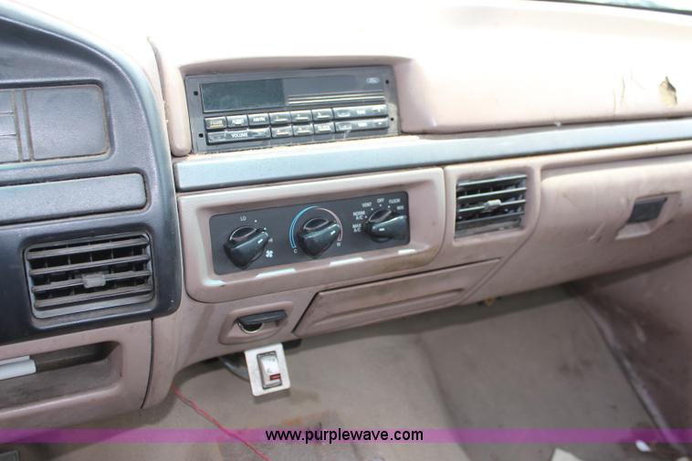 image for item H5024 1995 Ford F150 XL pickup truck