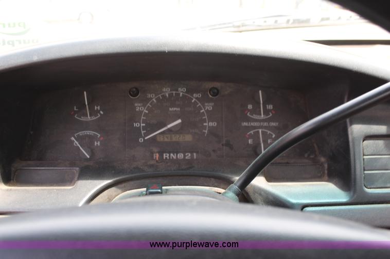 image for item H5024 1995 Ford F150 XL pickup truck