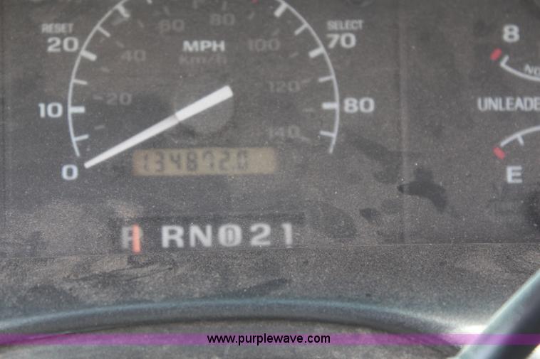 image for item H5024 1995 Ford F150 XL pickup truck