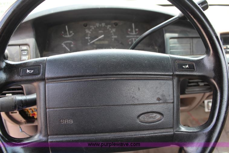 image for item H5024 1995 Ford F150 XL pickup truck