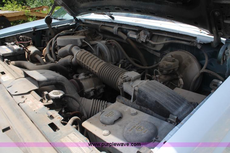 image for item H5024 1995 Ford F150 XL pickup truck