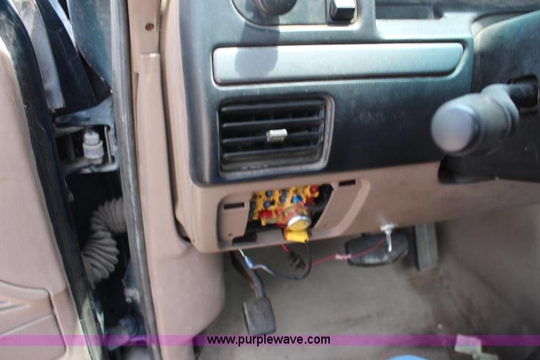 image for item H5024 1995 Ford F150 XL pickup truck