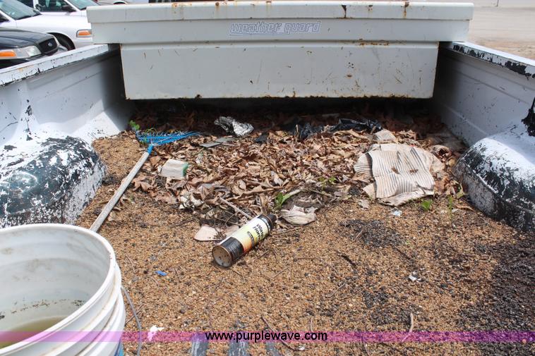 image for item H5024 1995 Ford F150 XL pickup truck