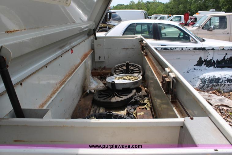 image for item H5024 1995 Ford F150 XL pickup truck