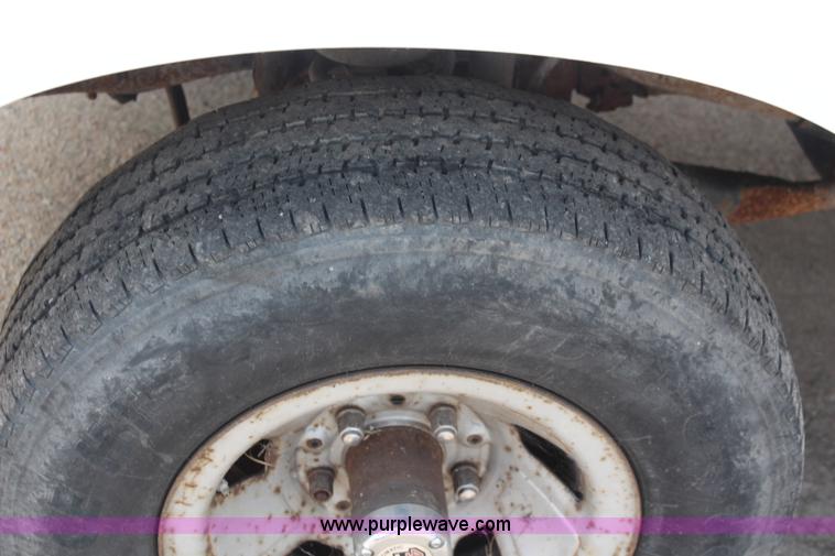 image for item H5024 1995 Ford F150 XL pickup truck