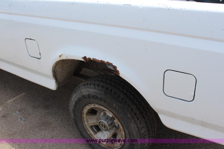 image for item H5024 1995 Ford F150 XL pickup truck