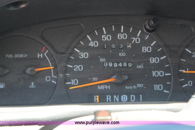 image for item H5027 1998 Ford Taurus