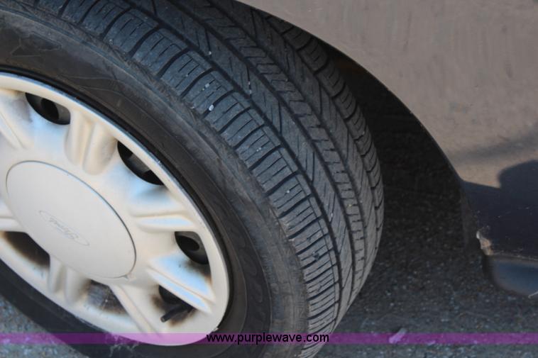 image for item H5027 1998 Ford Taurus