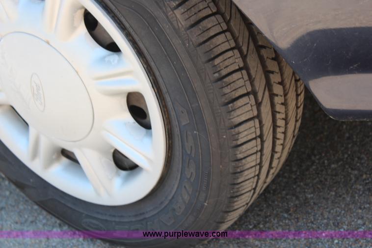 image for item H5027 1998 Ford Taurus