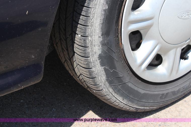 image for item H5027 1998 Ford Taurus