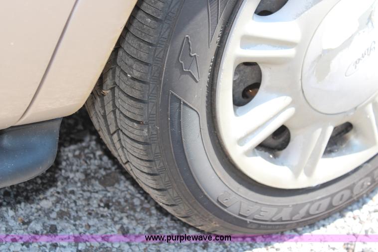 image for item H5029 1998 Ford Taurus LX