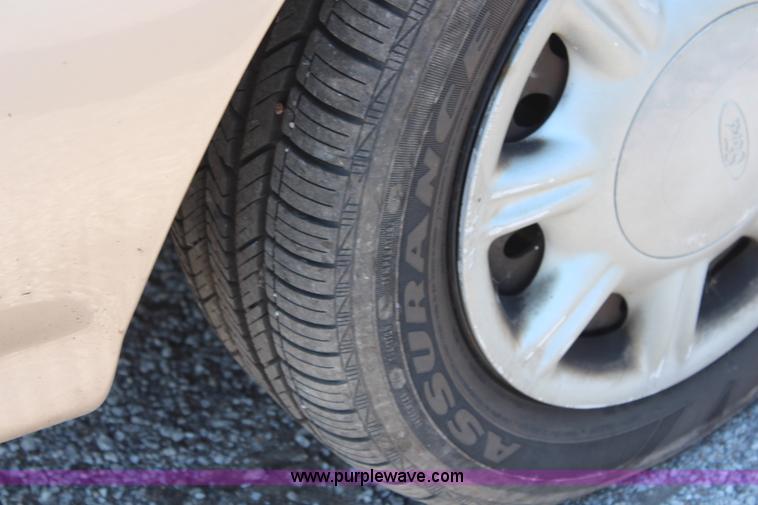 image for item H5029 1998 Ford Taurus LX