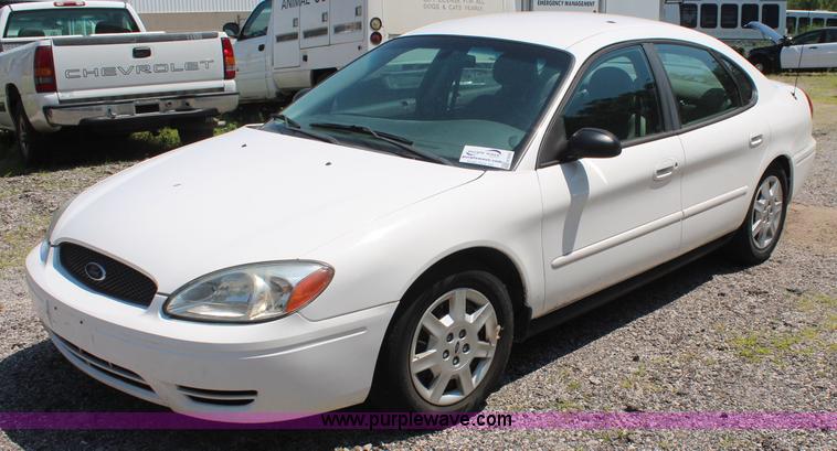 image for item H5030 2005 Ford Taurus