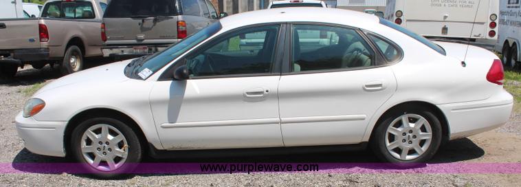 image for item H5030 2005 Ford Taurus