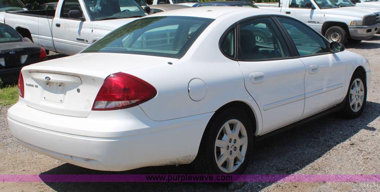 image for item H5030 2005 Ford Taurus