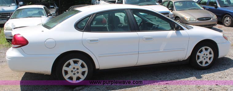 image for item H5030 2005 Ford Taurus