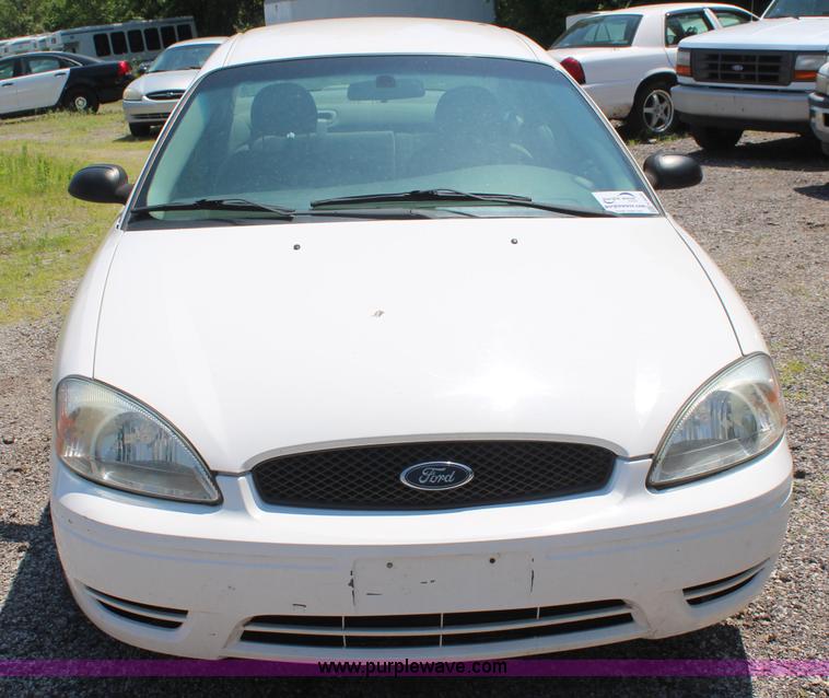 image for item H5030 2005 Ford Taurus