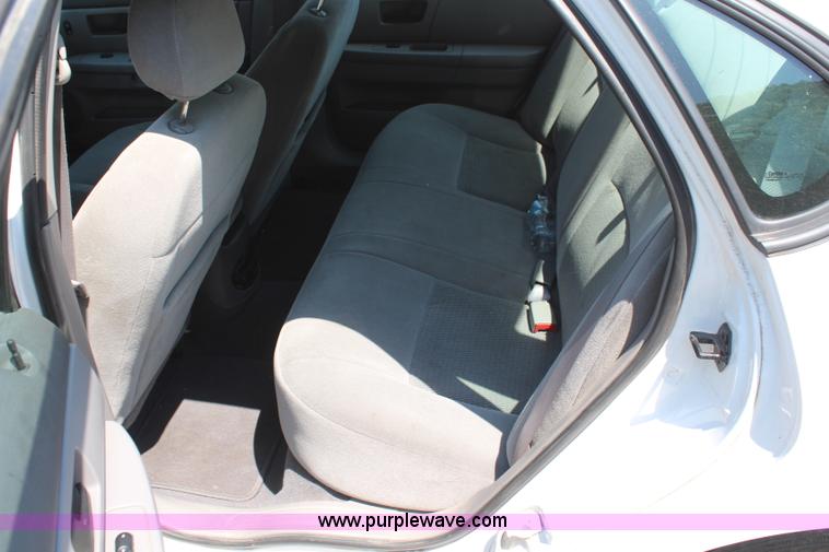 image for item H5030 2005 Ford Taurus