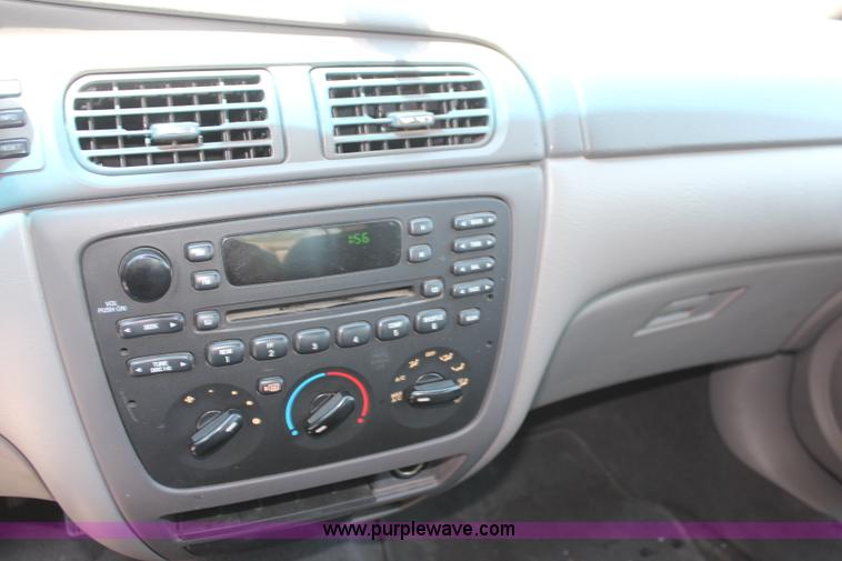 image for item H5030 2005 Ford Taurus