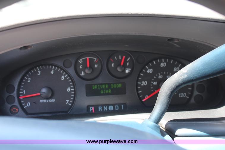 image for item H5030 2005 Ford Taurus