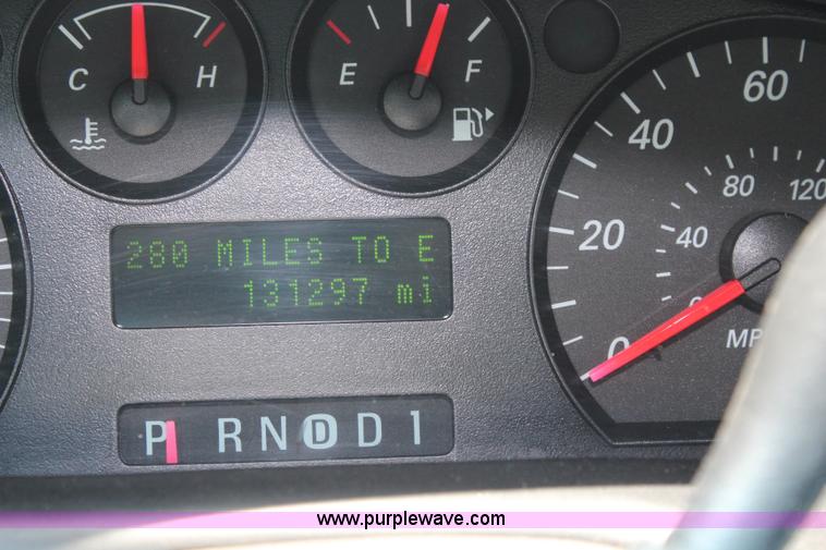 image for item H5030 2005 Ford Taurus