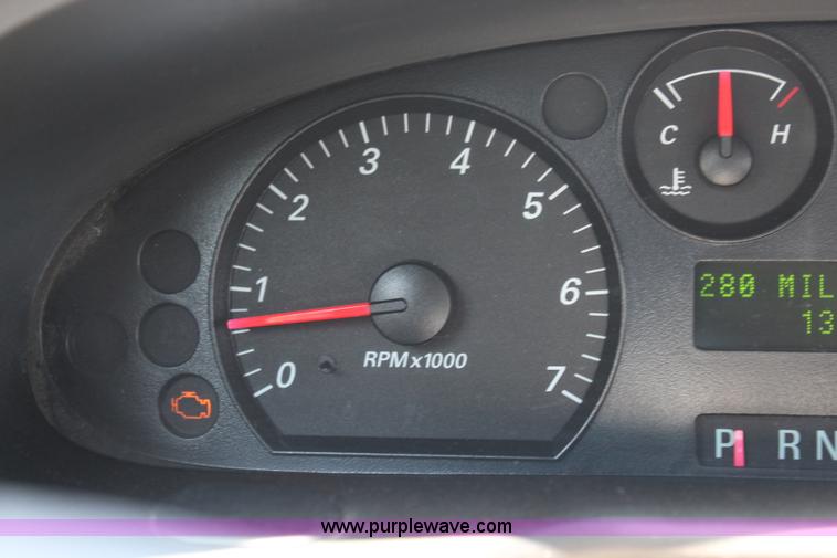 image for item H5030 2005 Ford Taurus