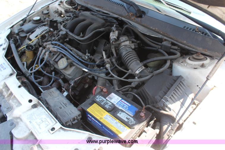 image for item H5030 2005 Ford Taurus