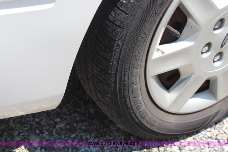 image for item H5030 2005 Ford Taurus