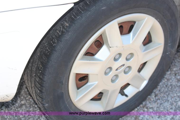 image for item H5030 2005 Ford Taurus