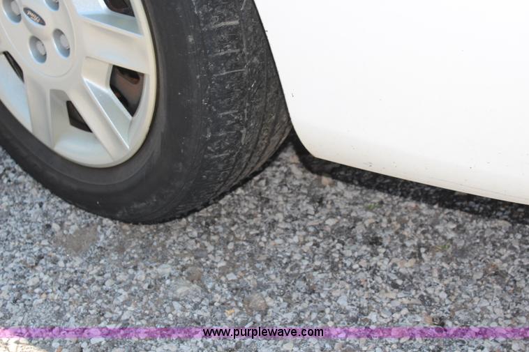 image for item H5030 2005 Ford Taurus