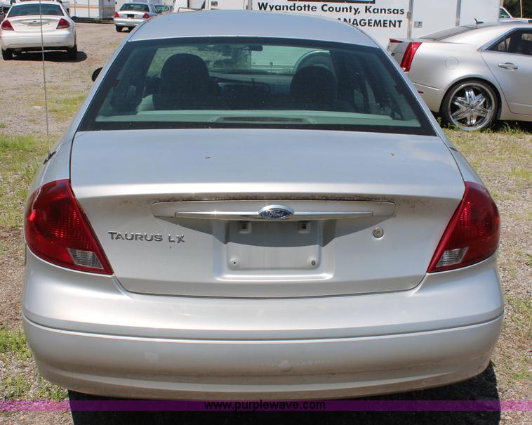image for item H5034 2002 Ford Taurus
