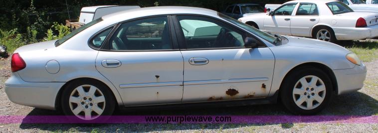 image for item H5034 2002 Ford Taurus