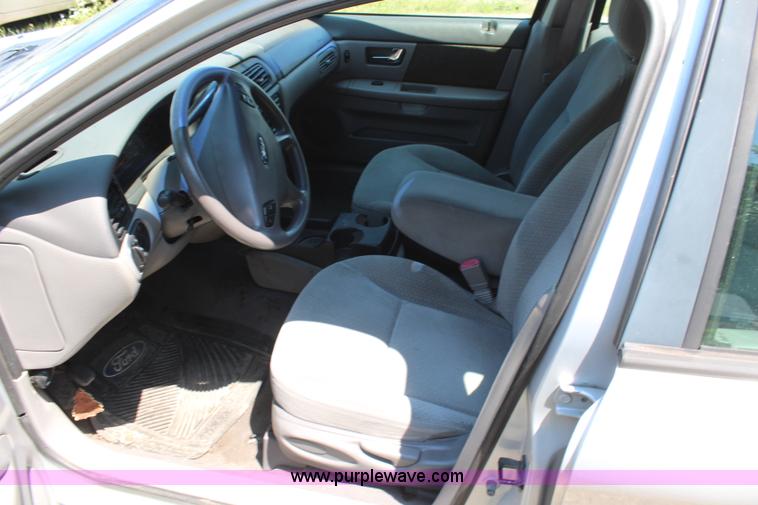 image for item H5034 2002 Ford Taurus