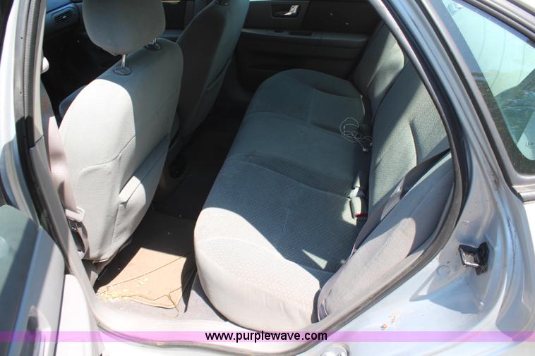 image for item H5034 2002 Ford Taurus