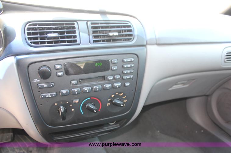 image for item H5034 2002 Ford Taurus