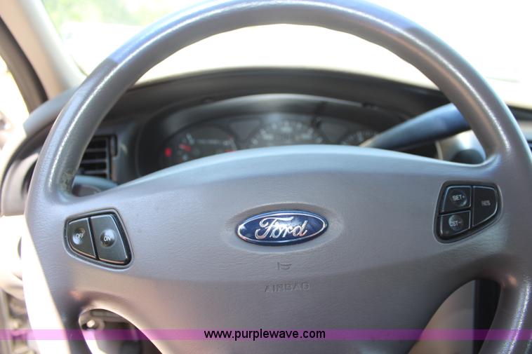 image for item H5034 2002 Ford Taurus