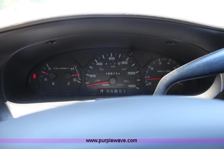 image for item H5034 2002 Ford Taurus