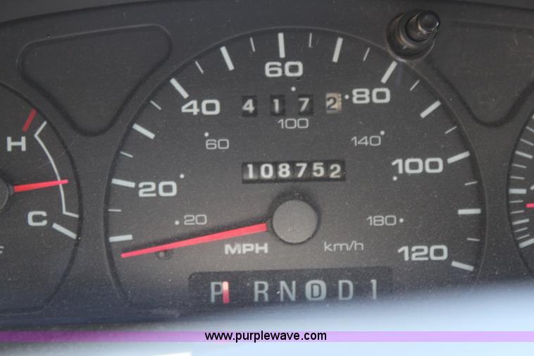 image for item H5034 2002 Ford Taurus