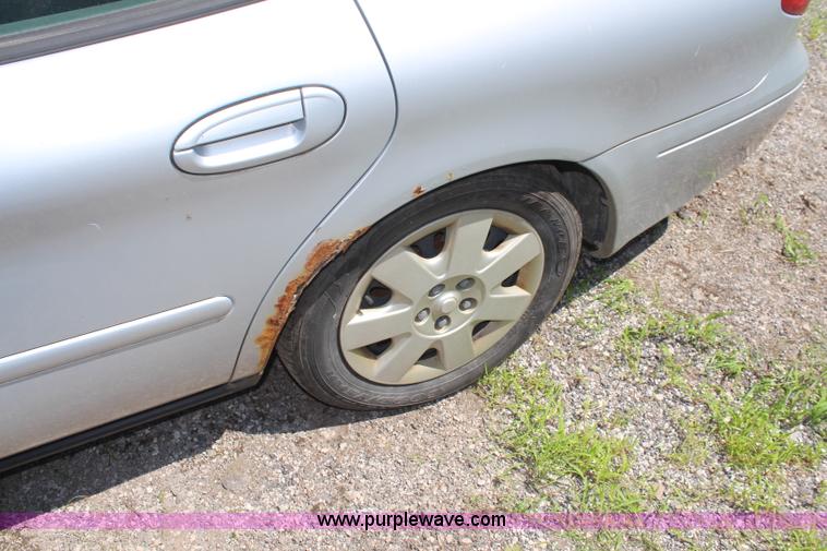 image for item H5034 2002 Ford Taurus