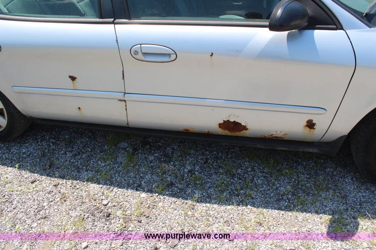 image for item H5034 2002 Ford Taurus