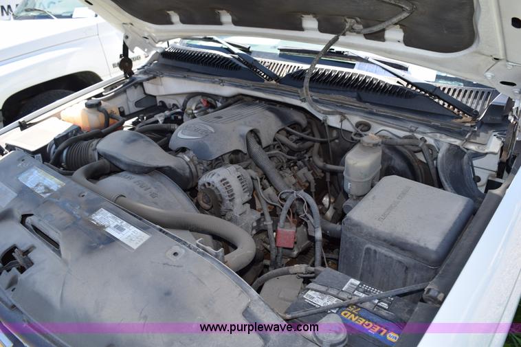 image for item H5036 2001 Chevrolet 1500 pickup truck