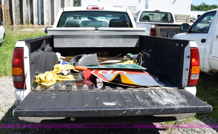 image for item H5036 2001 Chevrolet 1500 pickup truck