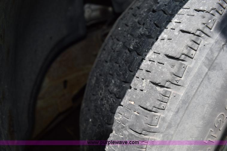 image for item H5036 2001 Chevrolet 1500 pickup truck